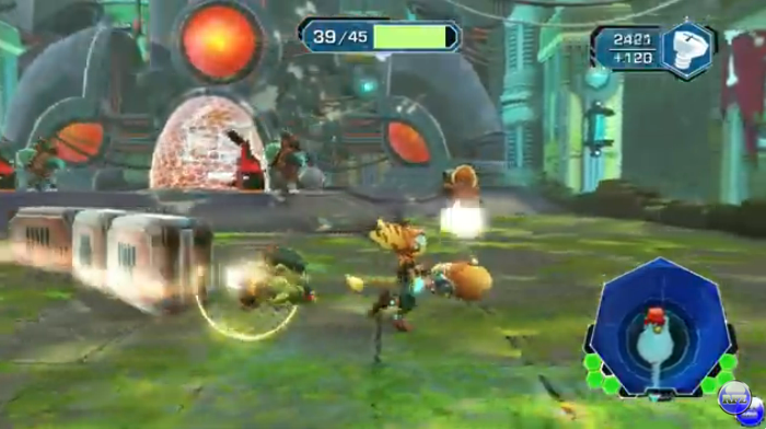 A screenshot of Ratchet fighting some guys in Ratchet and Clank: Full Frontal Assault